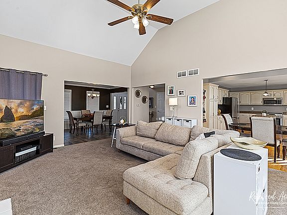 4th image of 359 Rock Creek Dr