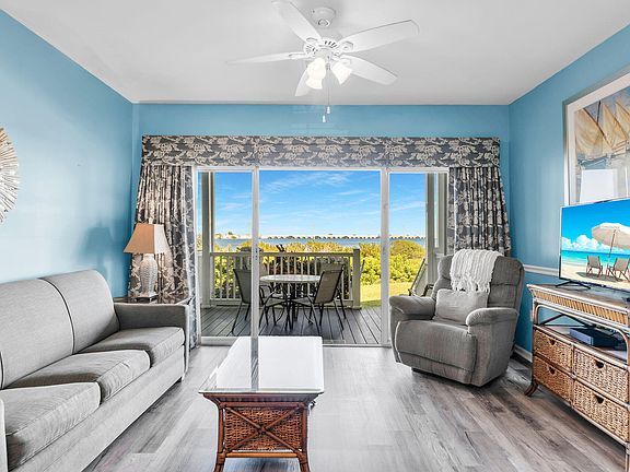 3rd image of 2103 Marina Villa Dr