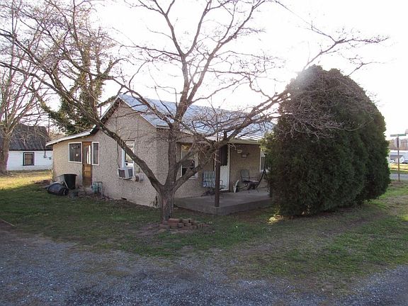 3rd image of 402 E 17th St