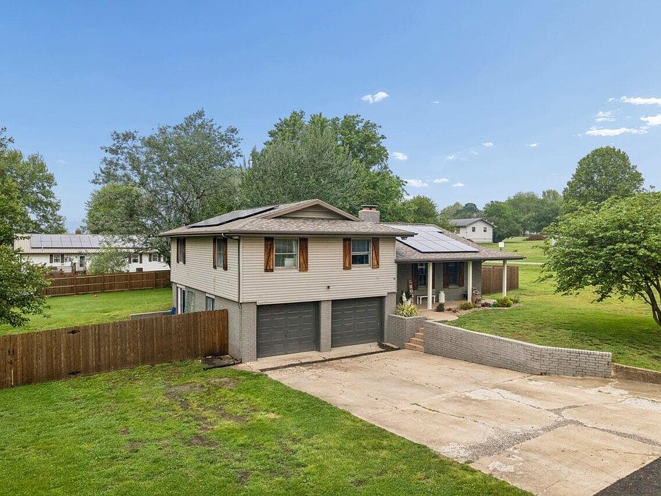 1st image of 7 Sherwood Trail