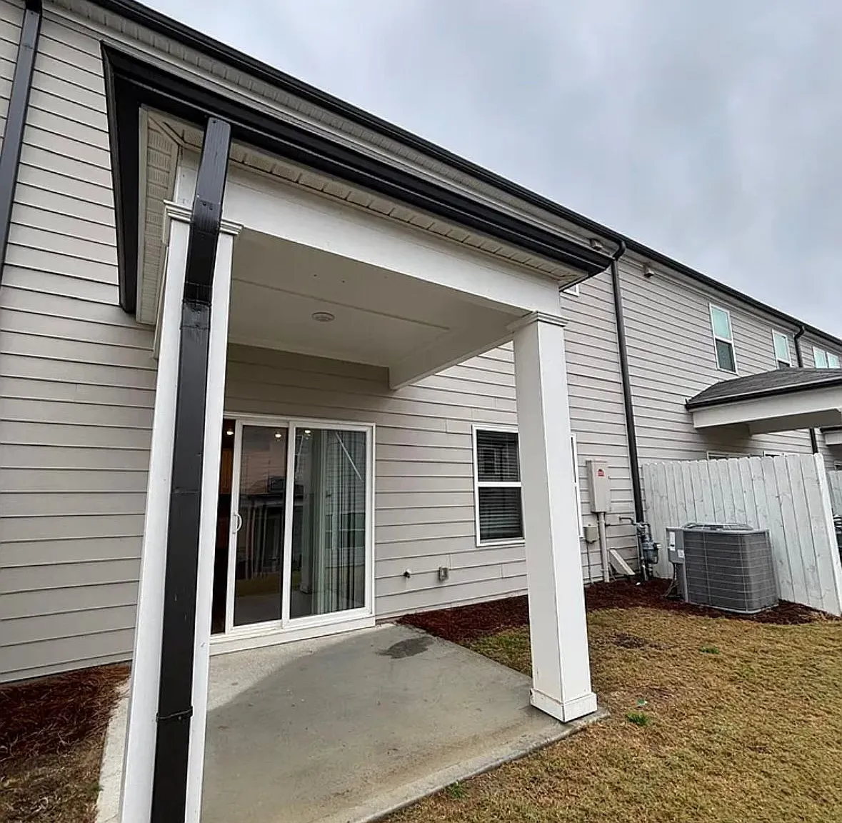 3 bed, 2.5 bath, 2042 sqft, $2,350 — Photo 2