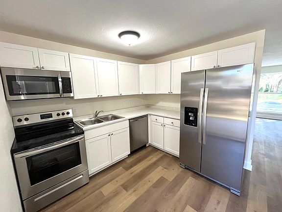 5th image of 2904 Oakwood Dr