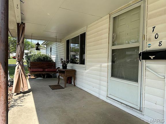 4th image of 708 N Hickory St