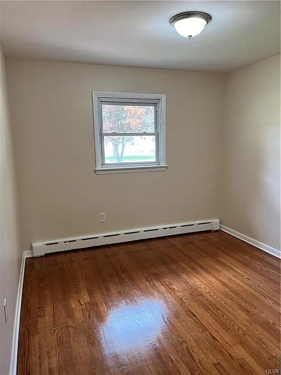 3 bed, 1.5 bath, 2118 sqft, $2,700 — Photo 2