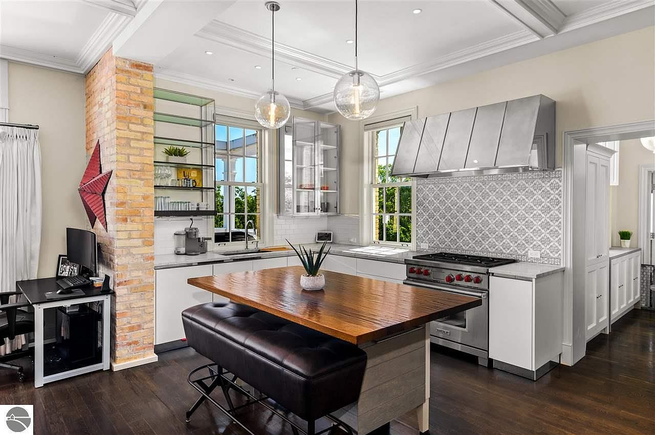 830 Cottageview Dr, Traverse City, MI 49684 Zillow