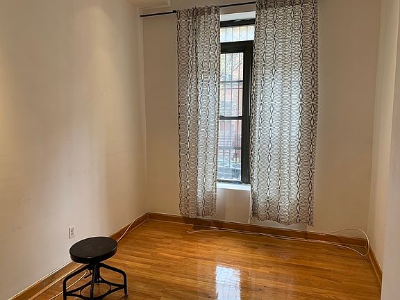 3rd image of 268 W 132nd St APT 1
