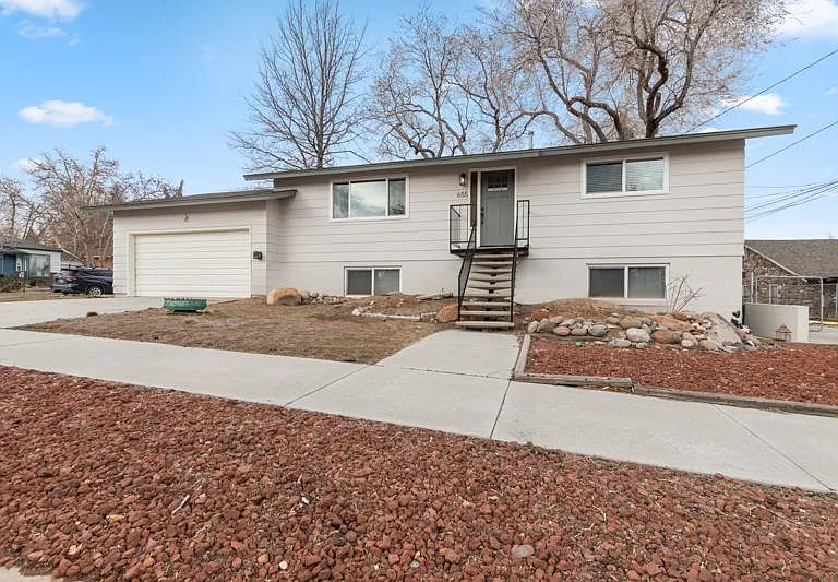 655 Walker Ave — Photo 1