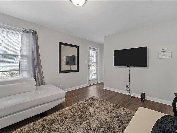 3rd image of 1812 Gordon Ave