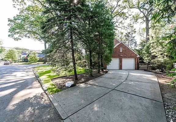 2nd image of 86-02 Palermo St