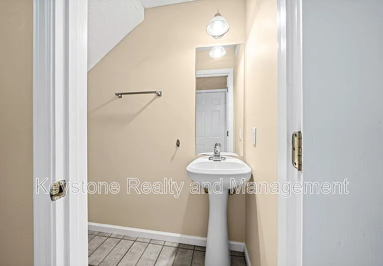3285 Tower Dr #A — Photo 9