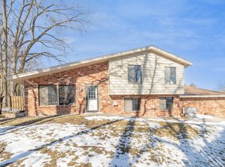 9725 Cimarron Cir, Minnetonka, MN 55305