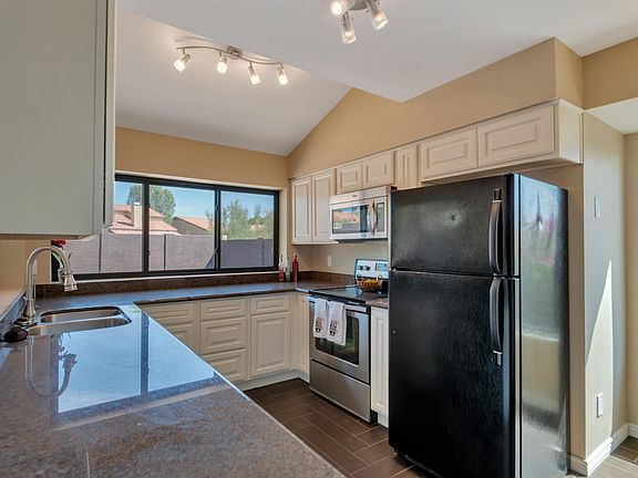 3rd image of 4338 E Vaughn Dr