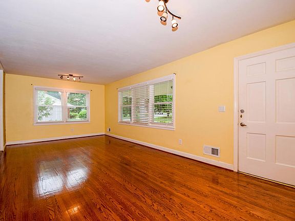 4th image of 3262 Fleetwood Ave