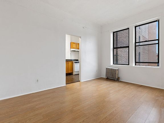 3rd image of 746 Saint Nicholas Ave APT 28