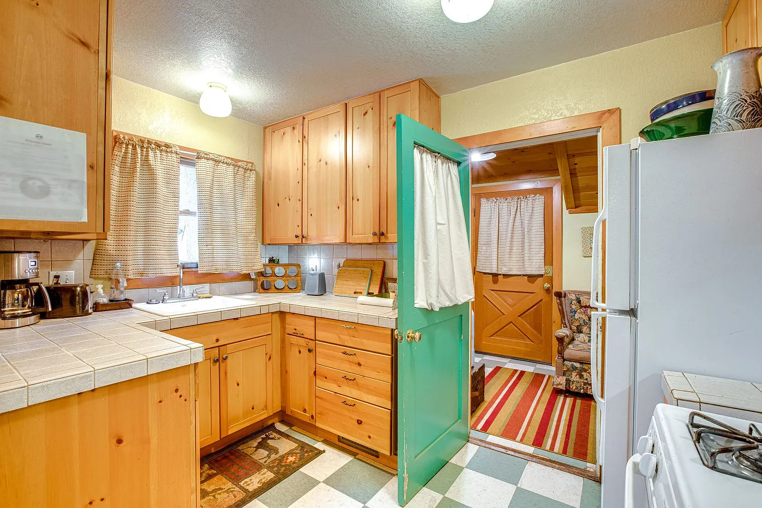 2 bed, 1.0 bath, 1194 sqft, $4,120 — Photo 4