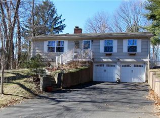 4 Dogwood Ct, Branford, CT 06405