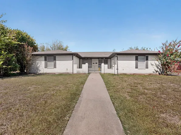 822 Ash St, Burleson, TX 76028