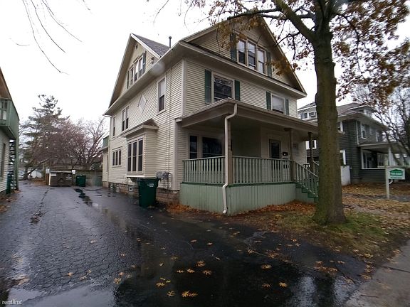 3rd image of 323 W Saginaw St