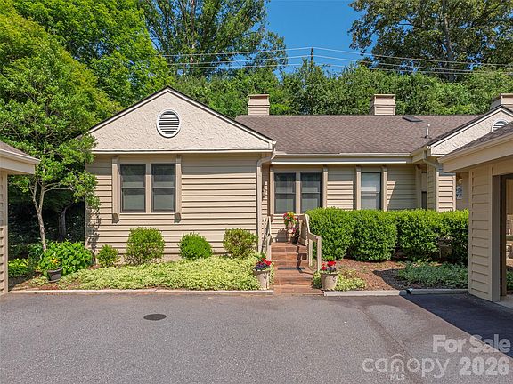 2nd image of 3201 Saint Augustine Pl