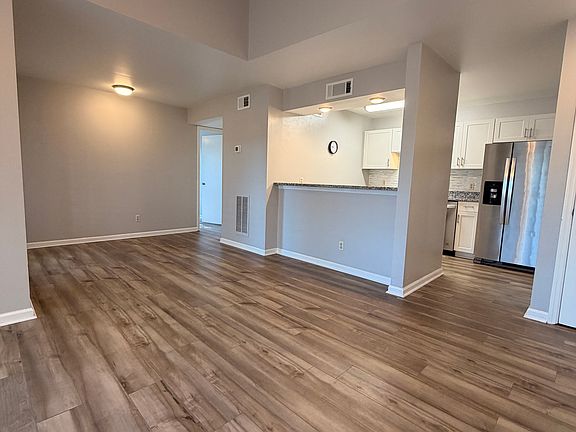 4th image of 8609 Bonaire Bay Ln APT 303