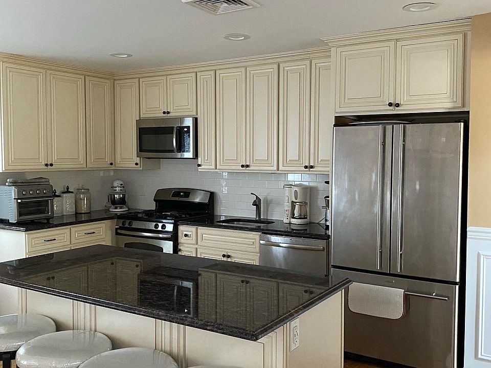 1st image of 2072 London Ct