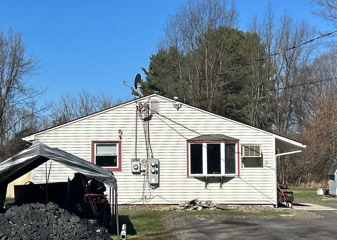 31 Maple Ln photo 1