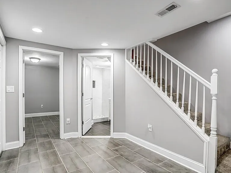 812 Burns St SE — Photo 65