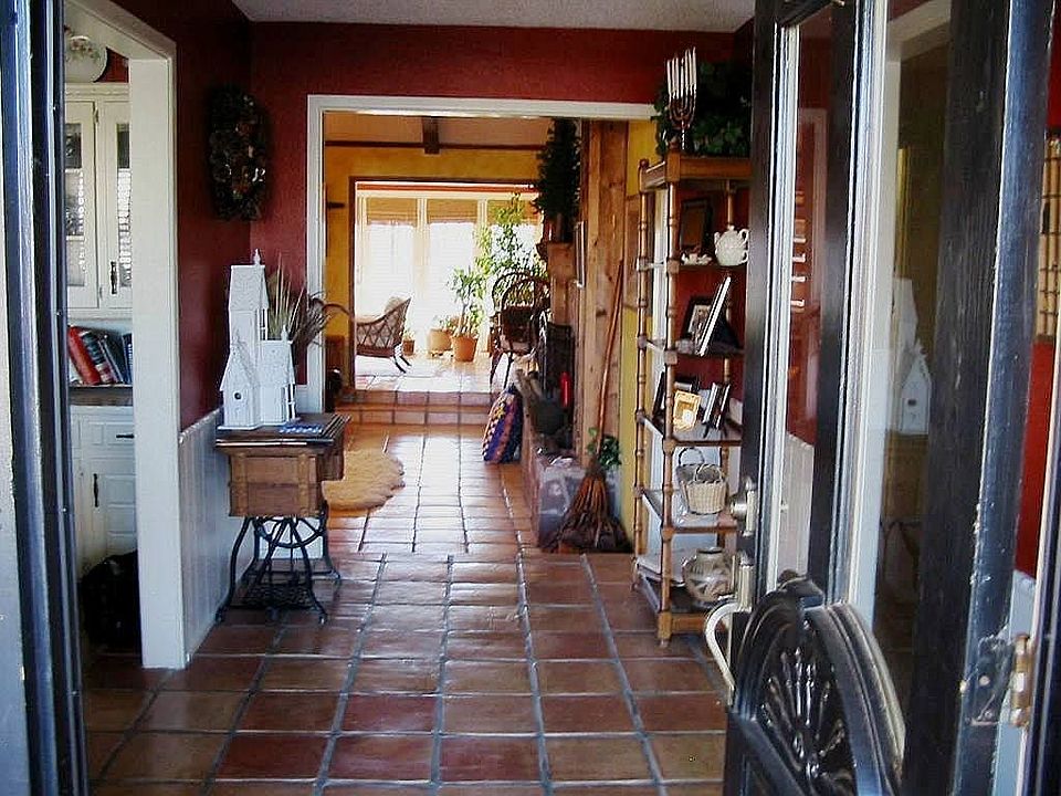 Entry - Great Rm.- Sun Rm