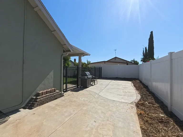 4352 Blueridge Dr — Photo 14