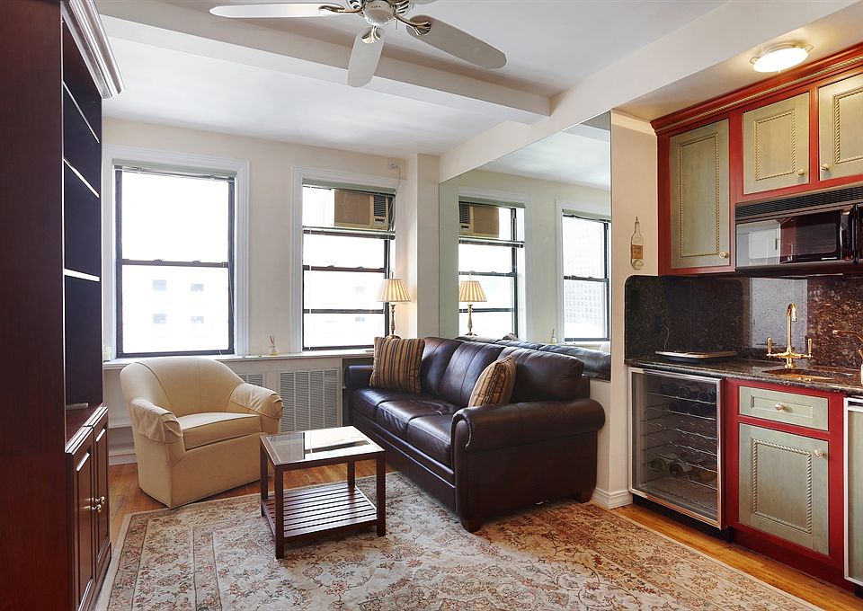 2nd image of 457 W 57th St #1514