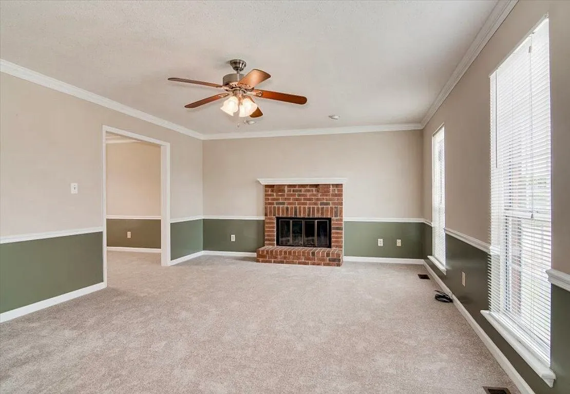 4 bed, 2.5 bath, 1966 sqft, $2,000 — Photo 2