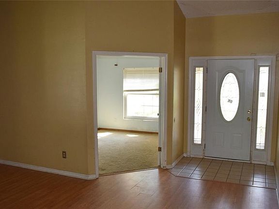 4th image of 543 Rapid Falls Dr