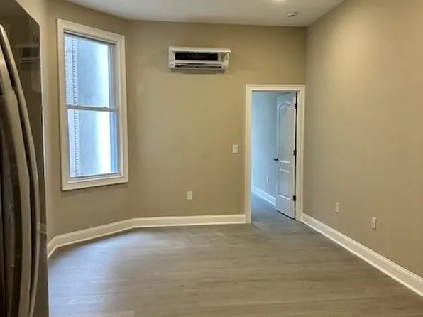 76 Manhattan Avenue image 3 of 26