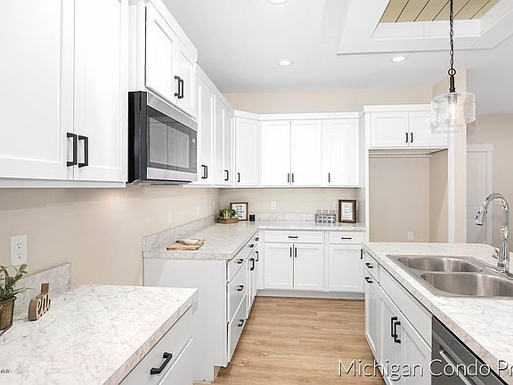 2nd image of 1004 Castlebayway Way #159