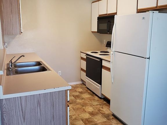 2nd image of 693 Paradise Pl APT 102