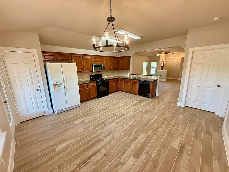 1617 Sugarberry Ln — Photo 8