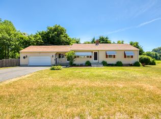 61 Royal Ln, Agawam, MA 01001
