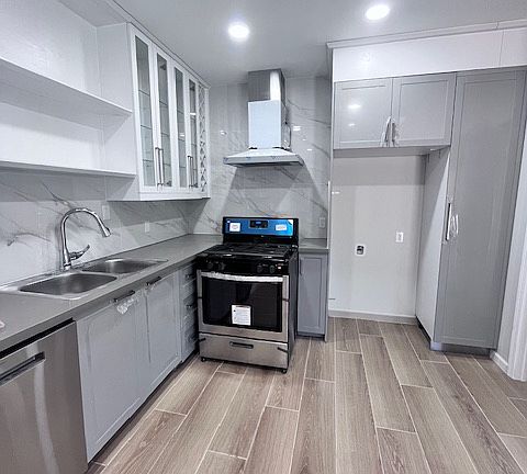 5th image of 927 Avenue B #925