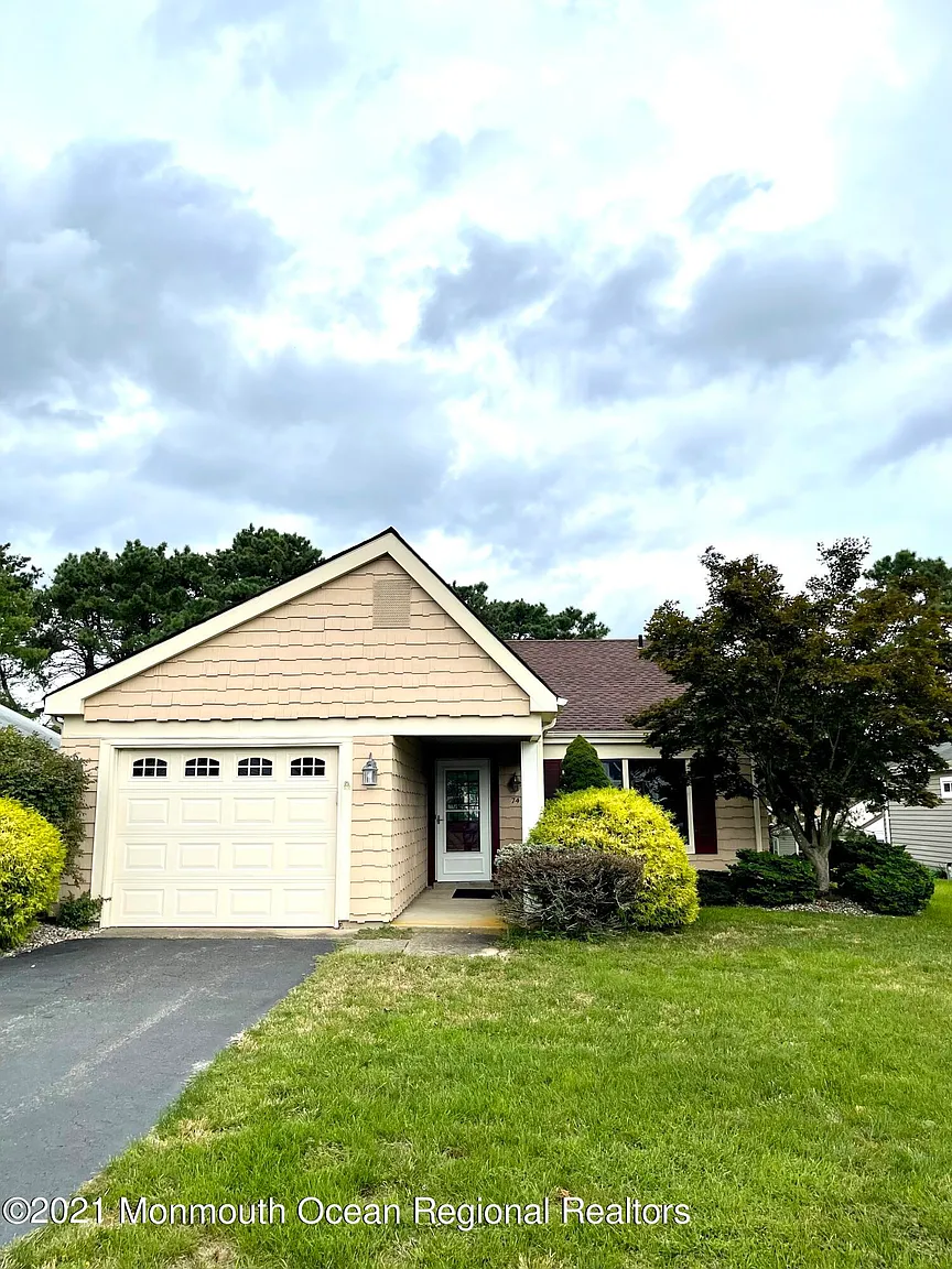 74 Buckingham Drive N photo 1
