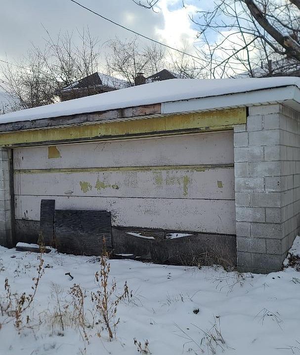 2nd image of 833 Tyler St