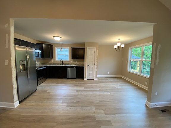 4th image of 136 Chalet Hls Lot 136