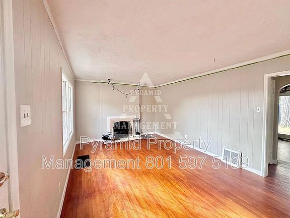 2nd image of 1409 E Redondo Ave