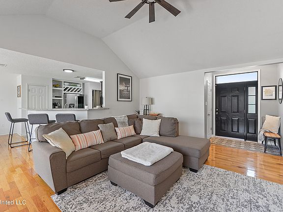 3rd image of 16233 Saddle Dr