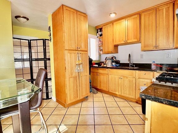 5th image of 856 Hawthorne Pl