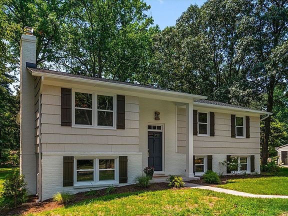 2nd image of 305 Marlinspike Dr