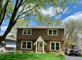 117 N Lambert Rd, Glen Ellyn, IL 60137