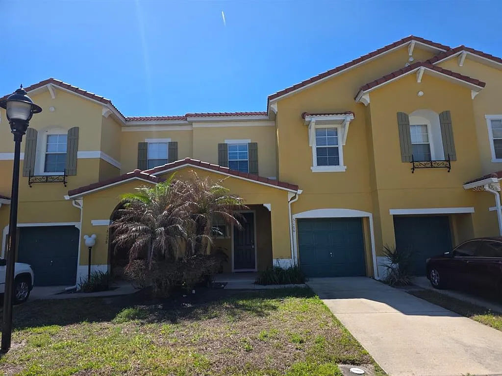 3 bed, 2.5 bath, 1798 sqft, $2,300 — Photo 1