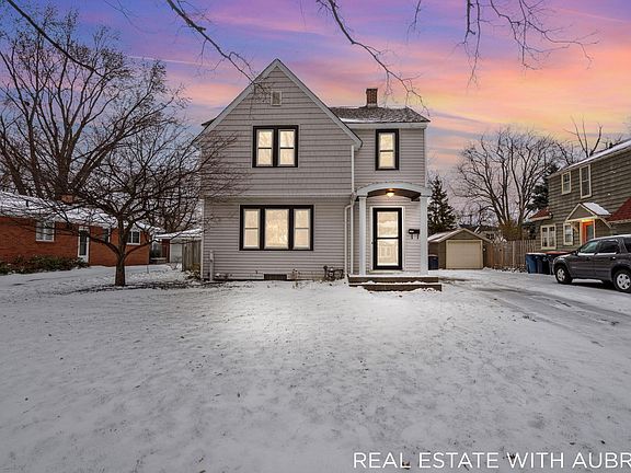 2nd image of 145 W 23rd St