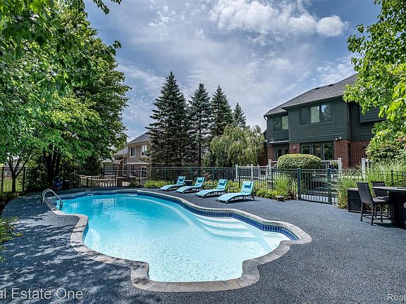 3rd image of 4488 Philip Ln
