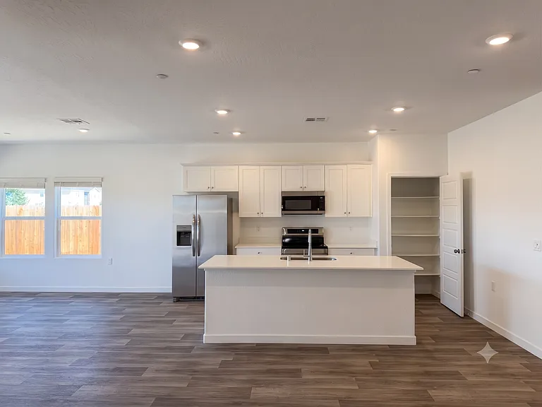 3323 N Contessa Ave — Photo 4